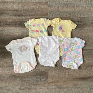 baby girls bodysuit 0-3m.